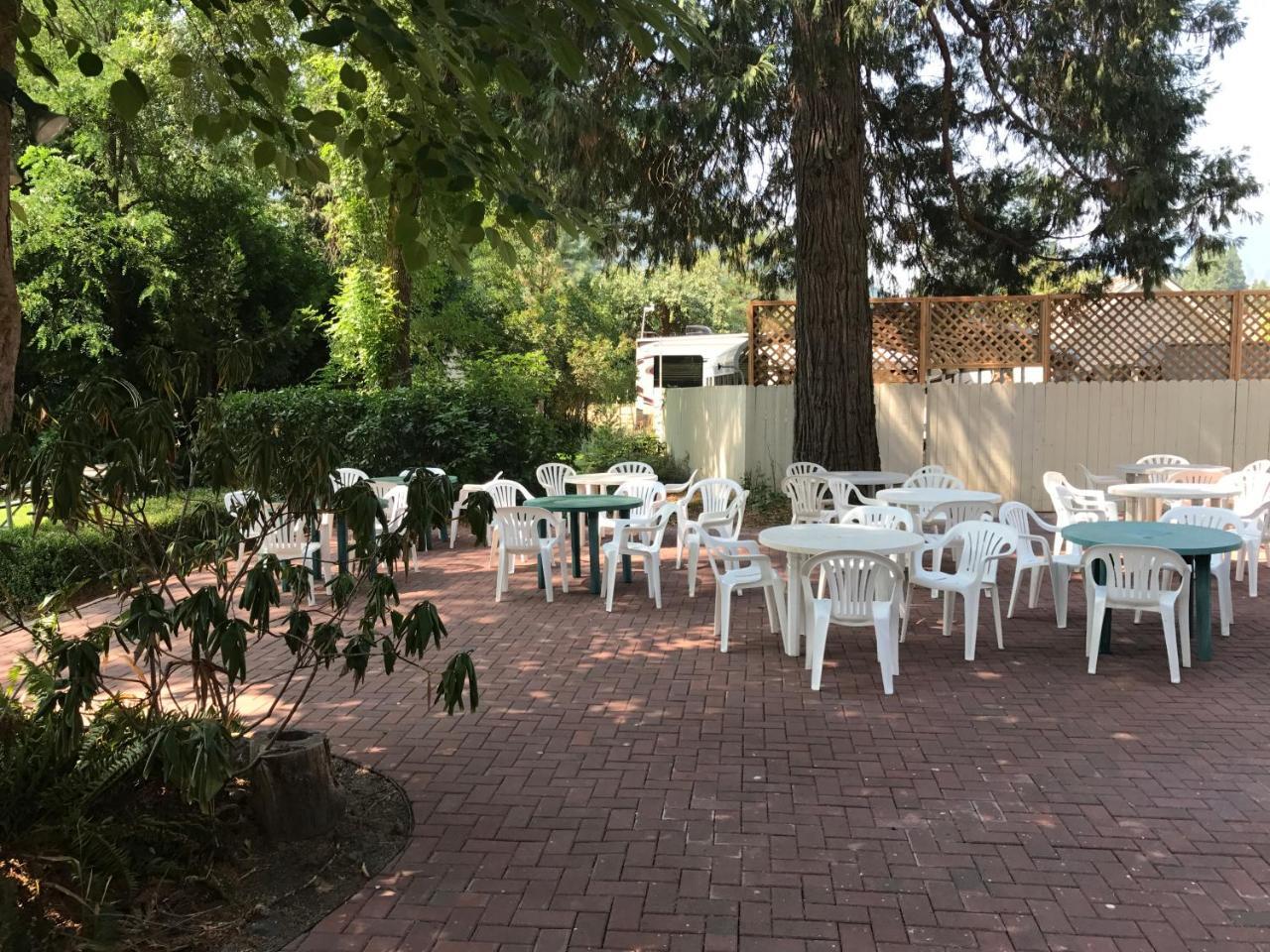 Wolf Creek Inn & Tavern Ngoại thất bức ảnh